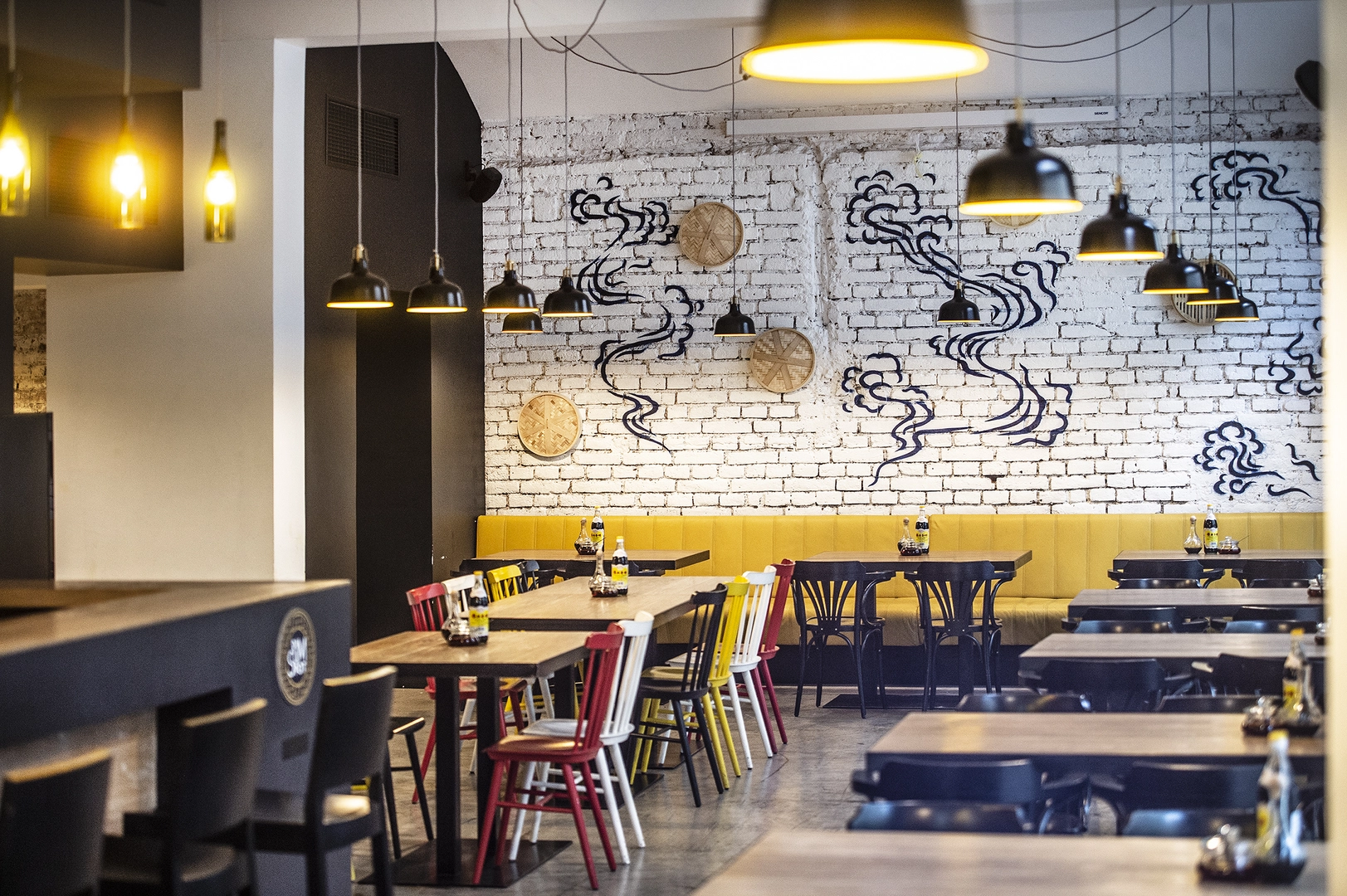 Interiér restaurace Dim Sum Spot & Pub Anděl